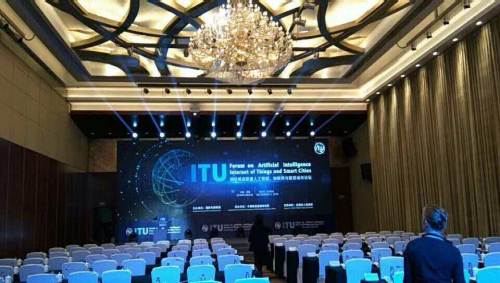 展會(huì)陪同翻譯價(jià)格是多少？不同語種有差異嗎？